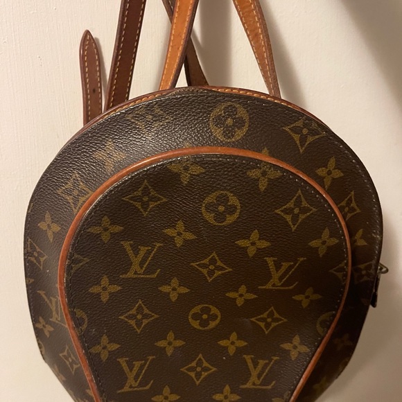 💯% Authentic Pre-loved Louis Vuitton Small Vintage Monogram Ellipse Backpack - Picture 3 of 9